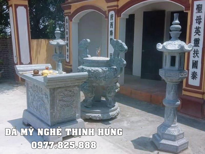 Mẫu Lư hương đá tại Kon Tum