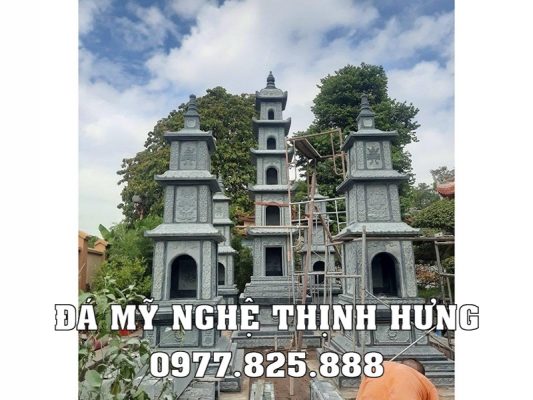 Lăng Mộ tháp để tro cốt gồm 5 tòa tháp - Ngũ hành 1 tháp 5 tầng và 4 tháp đá 3 tầng ở 4 góc.