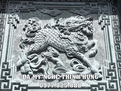 Hoa van tren Cong da