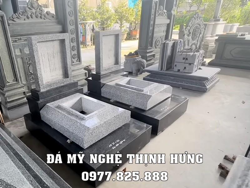 Chọn ngày, xem ngày xây mộ 2026 - Lưu ý khi xây mộ năm 2026 24 Mau-Mo-da-granite-den-trang-ket-hop-KT-81cm-x-133cm.jpg