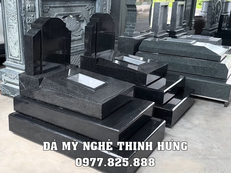 Mộ granite đẹp - phổ biến hiện nay, kích thước rộng 81cm x dài 127cm 16 Mẫu Mộ granite đen đẹp - trang trọng