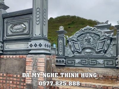 Buc Binh phong da chan loi vao lang mo