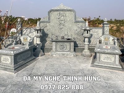 Lang Mo to duoc xay sua bang da xanh reu